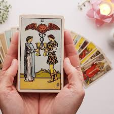Tarot del Amor: Descubre tu Destino Romántico
