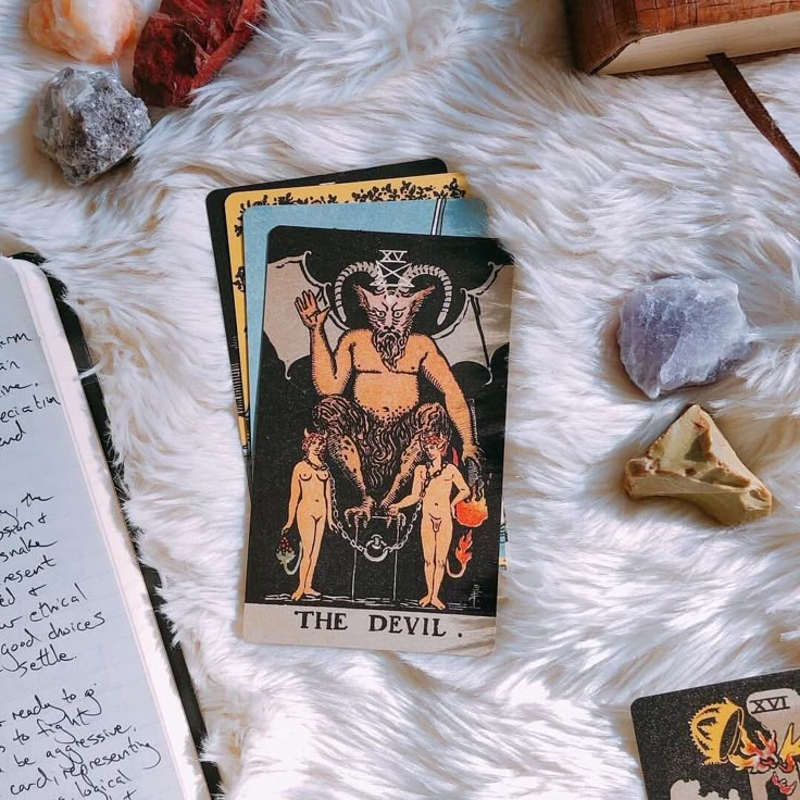Lectura de Tarot ¨Tu Luz necesita que abrace tu sombra¨